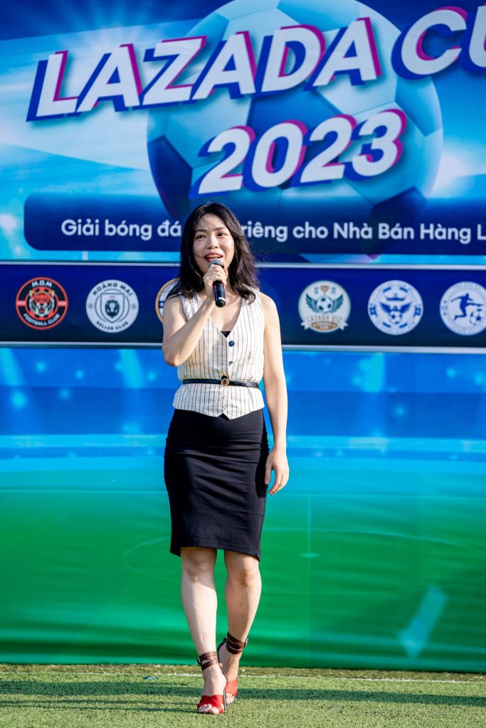 Chị Hà Nhật Linh - Đại diện bộ phận hỗ trợ NBH Lazada phát biểu khai mạc
